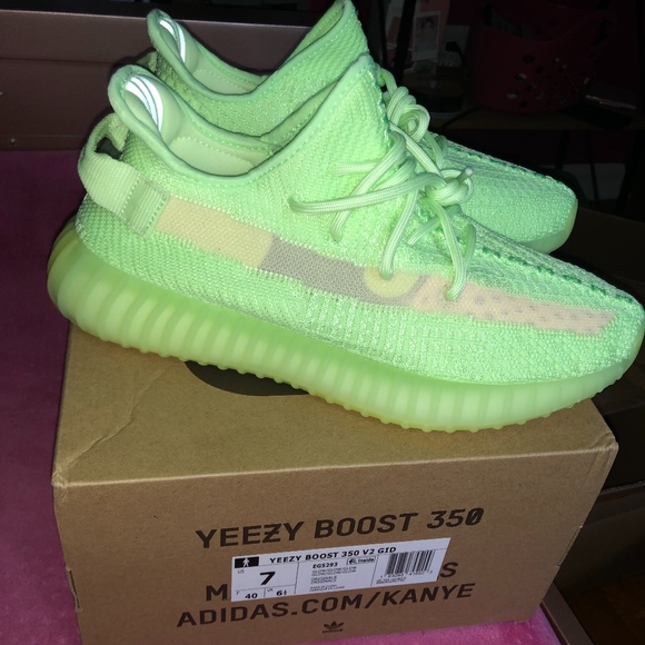 yeezy glow size 7